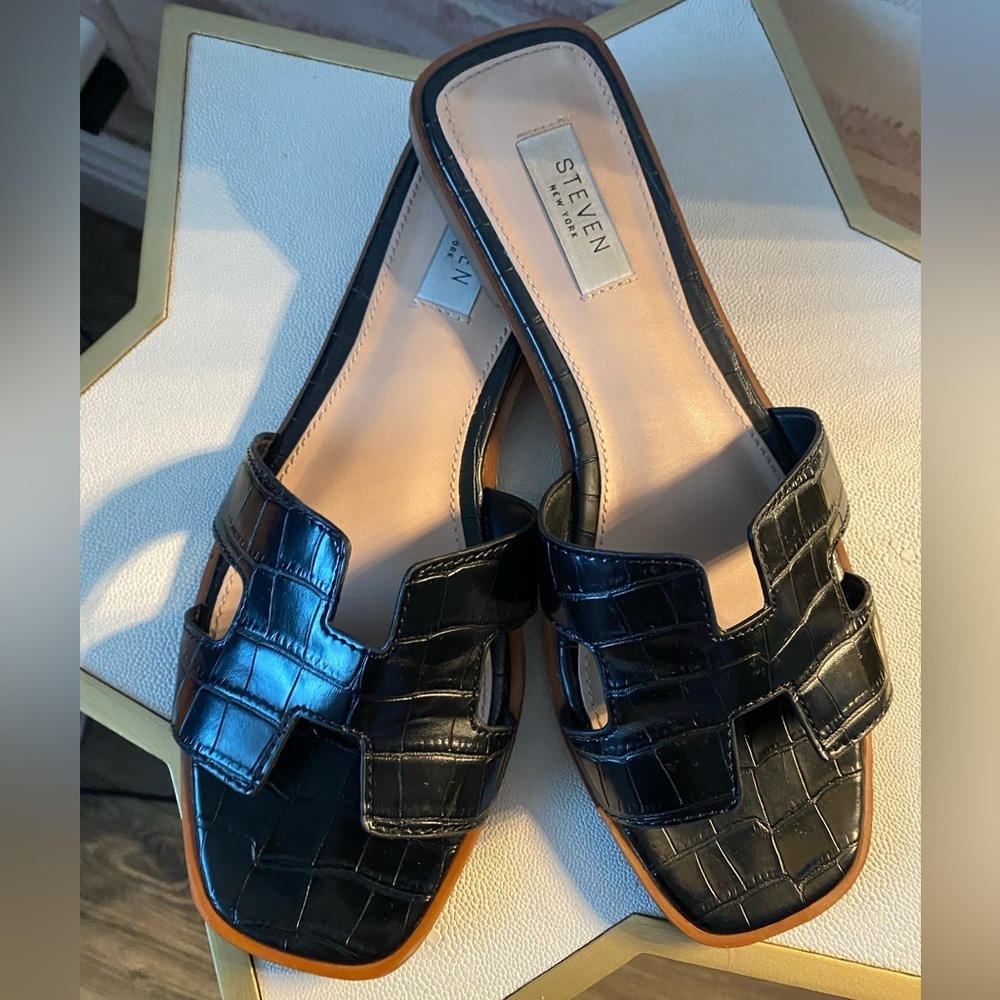 Harlien Slide Sandal - LIKE NEW!!